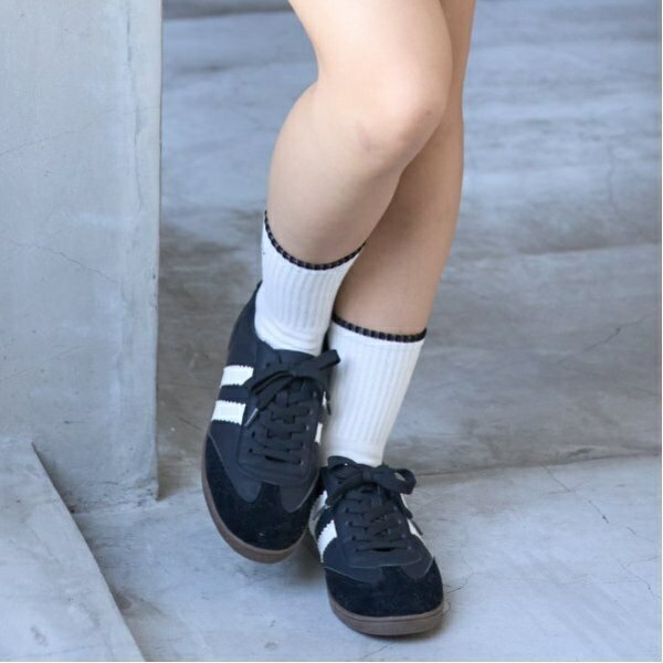 ラインスニーカー／ラブトキシック（Lovetoxic）のサムネイル