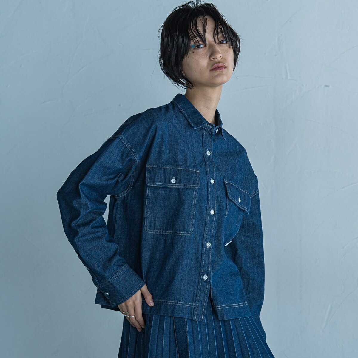 デニムクロップドシャツ≪洗濯機で洗える≫／メイソングレイ（MAYSON GREY）