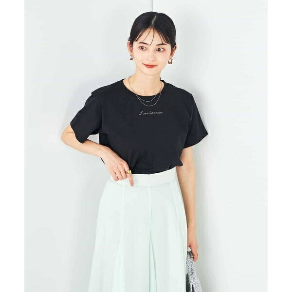 【コットン100%】コンパクト刺繍ロゴTシャツ／アー・ヴェ・ヴェ（a.v.v）