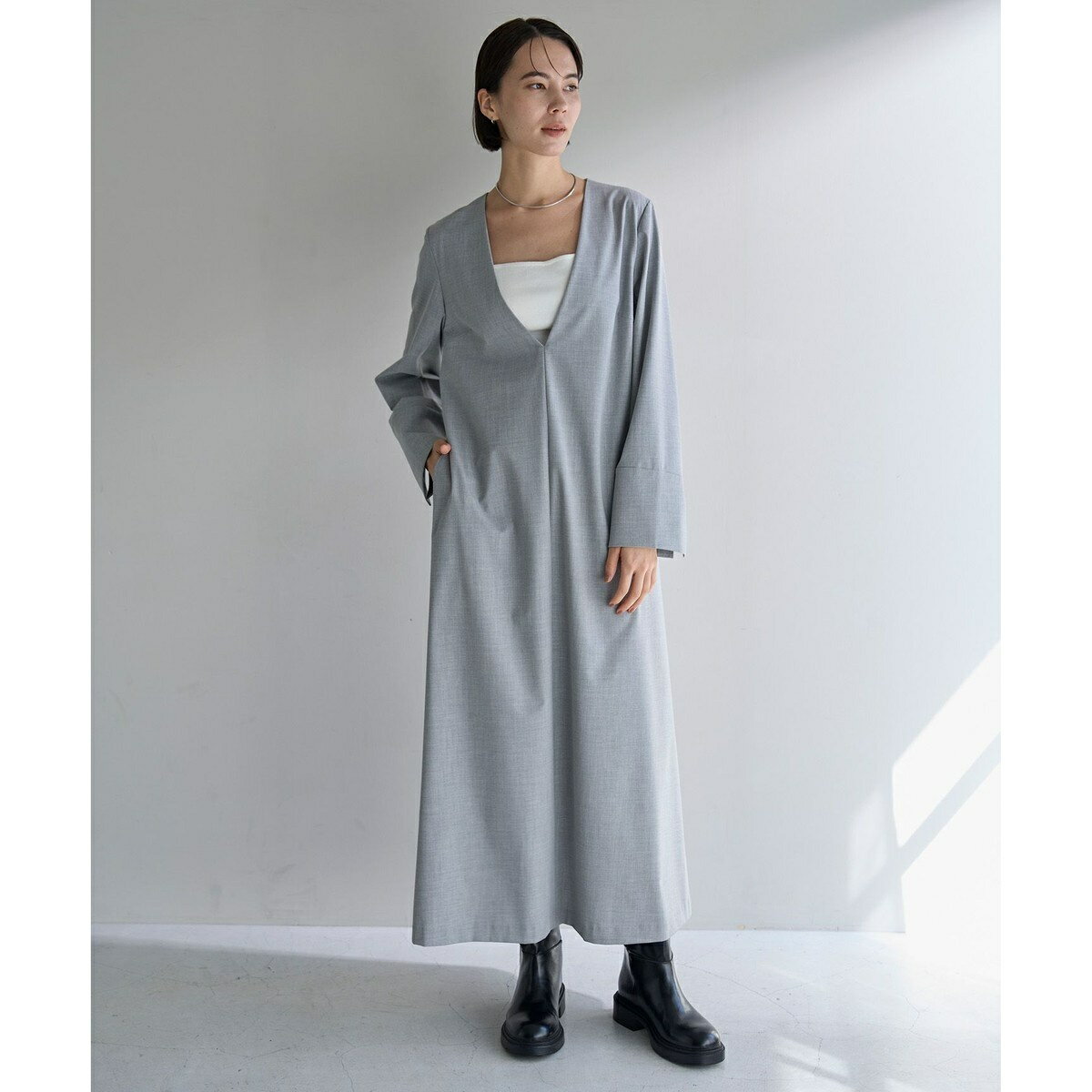 ウールライク Vネックワンピース／アンフィーロ（UNFILO）