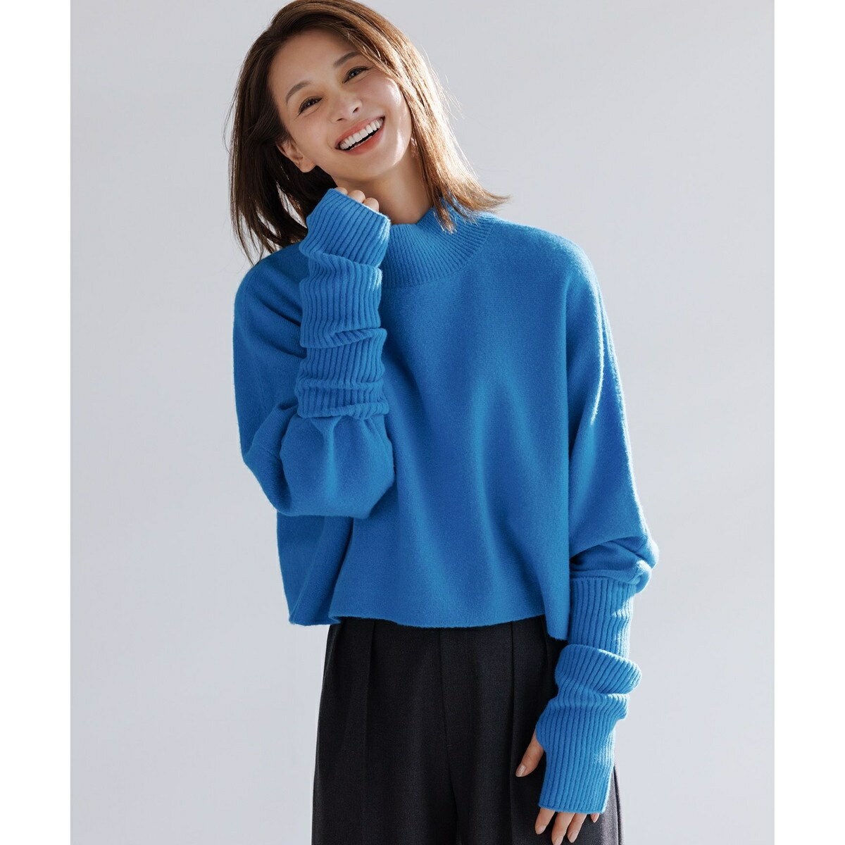 【洗える】ふわふわニット クロップドハイネック／アンフィーロ（UNFILO）のサムネイル