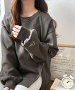 トレンド感と遊び心をプラス。袖口ワンポイント刺繍アシメファスナーラウンドネックロンT(長袖)/クラシカルエルフ(Classical Elf)