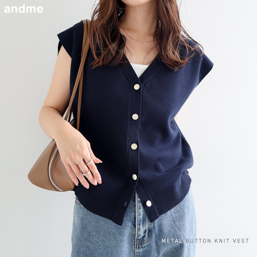 メタルボタン ノースリーブ ニット トップス／アンドミー（andme）
