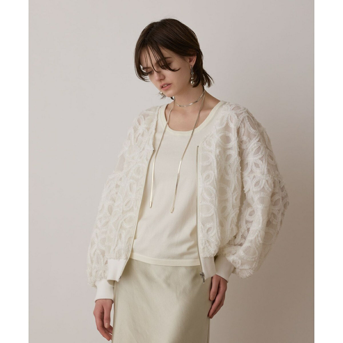 テープ刺繍Vネックブルゾン／グレースコンチネンタル（GRACE CONTINENTAL）のサムネイル