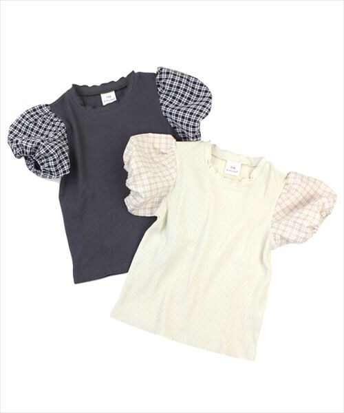 [型番:31333012]SiShuNon kids(シシュノン キッズ）の「チェックパフ袖T」はパフ袖がポイントで可愛いシンプルデザイン！コーディネートしやすいアイテムです。サイズはベビーサイズからキッズサイズまで取り揃えております。■カラー：グレイ、アイボリー※(　)で表記されている数字はヌードサイズです。ヌードサイズとは衣服を身につけない身体のサイズです。お客様ご自身の身体サイズと比較してお選びください。 ■素材： ＜本体＞ ポリエステル 95% ポリウレタン 5% ＜袖部分＞ ポリエステル 98% ポリウレタン 2% ■お手入： &nbsp;&nbsp;>>商品のお取り扱い方法 ■原産国： 中国製チェックパフソデTシャツ／シ・シュ・ノン（Si Shu Non）グレイアイボリー画面上と実物では、多少色具合が異なって見える場合がございます。