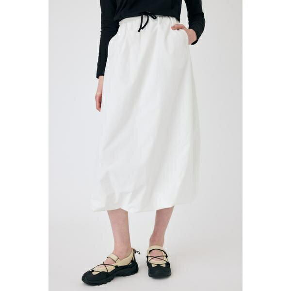 [型番：010ISH31-1911]【BALLOON MIDI SKIRT ／ バルーンミディスカート】■ポイントトレンド感のあるミドル丈のバルーンスカート。■ディテールウエスト総ゴムなのでストレスフリーな履き心地です。■スタイリングボリュームのあるシルエットなのでトップスはコンパクトなシルエットがバランスが良いです。ウエスタンブーツやスニーカーなどでカジュアルダウンさせるのがおすすめです。■生地透け感：なし裏地：あり伸縮性：なし光沢感：なし■商品のお気に入り登録お気に入りアイテムの再入荷・在庫1点などの通知を受け取ることができます。■ブランドのお気に入り登録新作アイテムの入荷や人気アイテムの再入荷、おすすめトピックスなど、いち早くブランドの情報を受け取ることができます。[注意事項]※画像の商品はサンプルです。実際の商品と仕様、加工が若干異なる場合があります。※画像の商品は光の照射や角度、お使いのモニター環境により、実物と色味が異なる場合がございます。※着用、お取り扱いの際は、アテンションタグをご確認ください。■カラー：WHT、BLKFREE：総丈:81||ウエスト:62||ヒップ:107.2||裾まわり:106※(　)で表記されている数字はヌードサイズです。ヌードサイズとは衣服を身につけない身体のサイズです。お客様ご自身の身体サイズと比較してお選びください。 ■素材： (表地)ポリエステル:100(裏地)ポリエステル:100 ■お手入： &nbsp;&nbsp;>>商品のお取り扱い方法 ■原産国： 中国BALLOON MIDI スカート／マウジー（MOUSSY）WHTBLK画面上と実物では、多少色具合が異なって見える場合がございます。