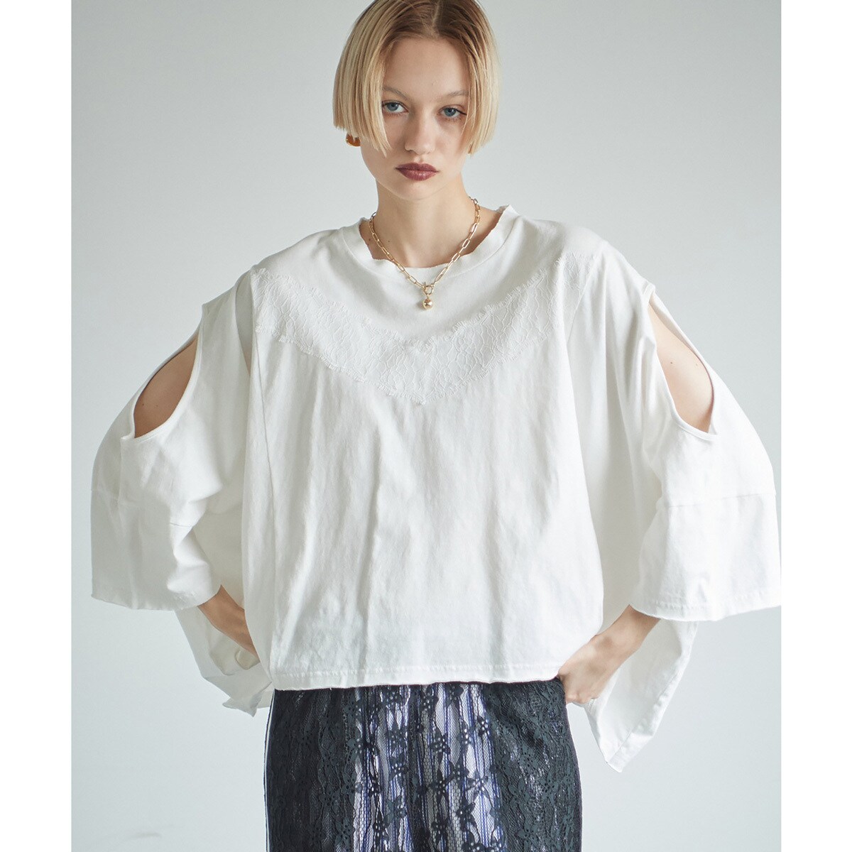 ROSE BUD（ローズバッド）の「フラワーレースカットソー（T