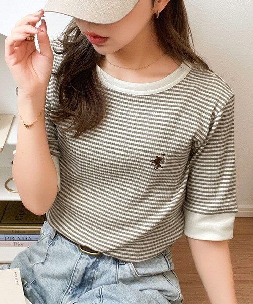 大人可愛いの新定番。袖リンガーボートネック胸刺繍ボーダーTシャツ（半袖）／クラシカルエルフ（Classical Elf）