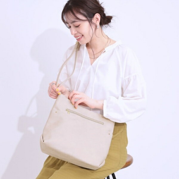 フロント2ポケットショルダーバッグ／シューラルー（SHOOLARUE）