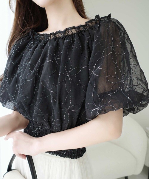 【mily bilet】さらなる魅力をプラス。オフショル2WAY花柄コード刺繍バックリボンブラウス／クラシカルエルフ（Classical Elf）