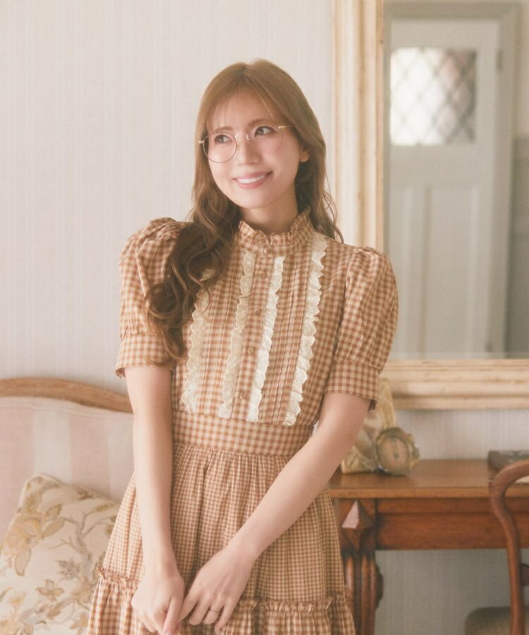 ハーフスリーブチェックレースタックブラウス／アリーム（Areeam）