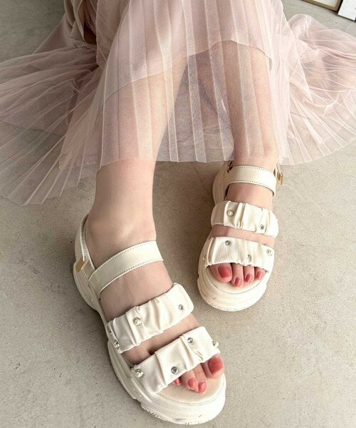 【mily bilet】大満足のトレンド感♪注目のビジュー付き厚底サンダル／クラシカルエルフ（Classical Elf）