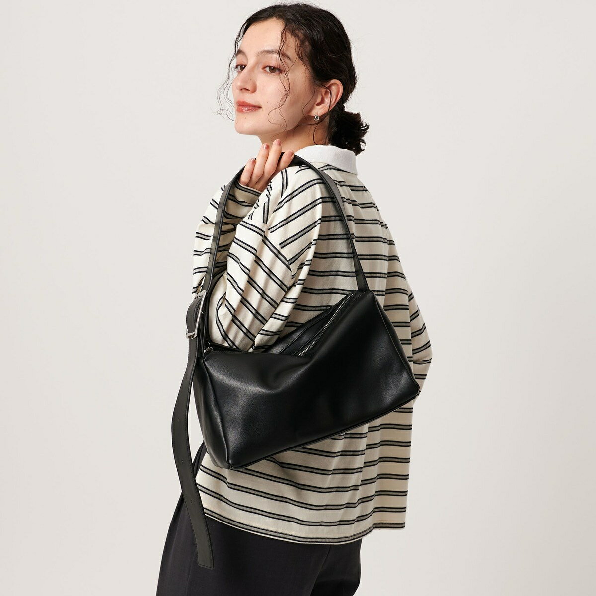 スクエア ビッグバックル ショルダーバッグ／ビューティー＆ユース ユナイテッドアローズ（BEAUTY＆YOU..