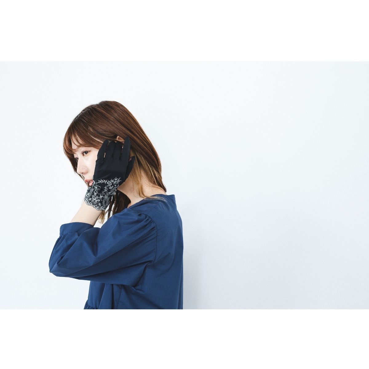 S000　冷感抗菌レースししゅう五指　UVアームカバー手袋　ショートサイズ／モナミ（MONAMI）