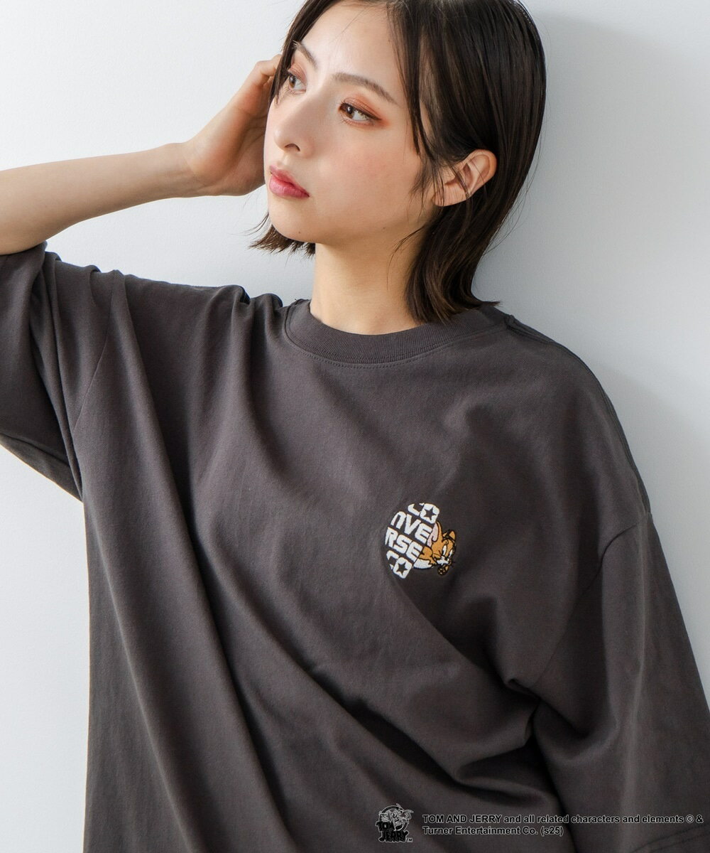 【CONVERSE】×【TOM AND JERRY】 ワンポイント ロゴ刺繍 BIG Tシャツ／フォートポイント（FORT POINT）のサムネイル