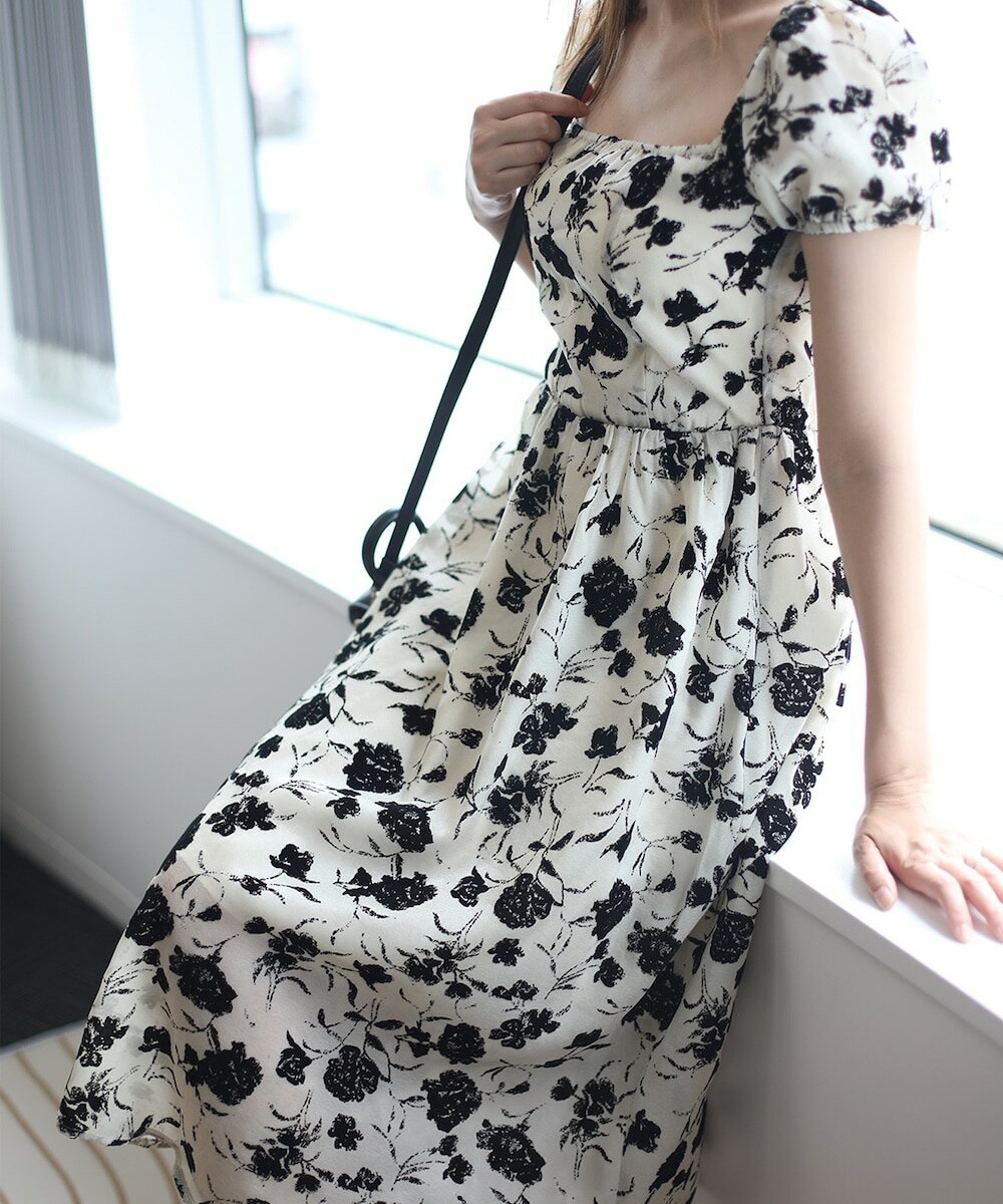 【Jasmine】スクエアネック花柄ワンピース／ジャスミングランディフローラム（Jasmine Grandiflorum）