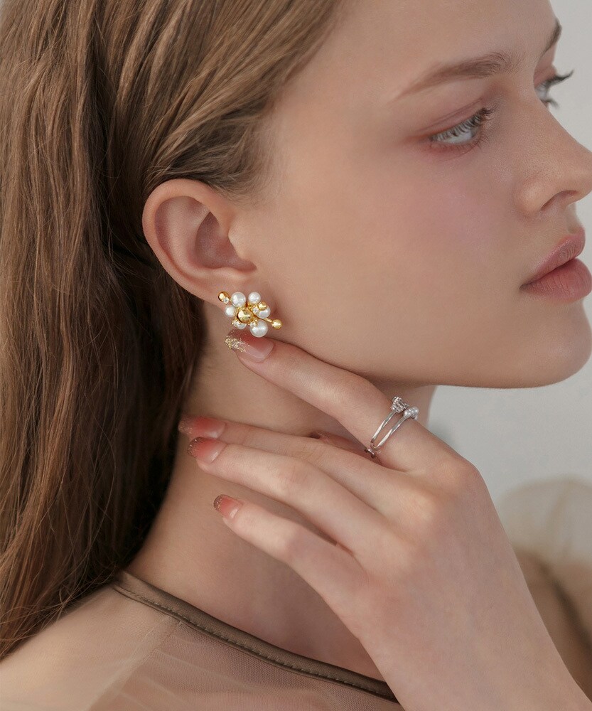 ゴールドパールビジューフラワーモチーフピアス／レジャ（Leja）