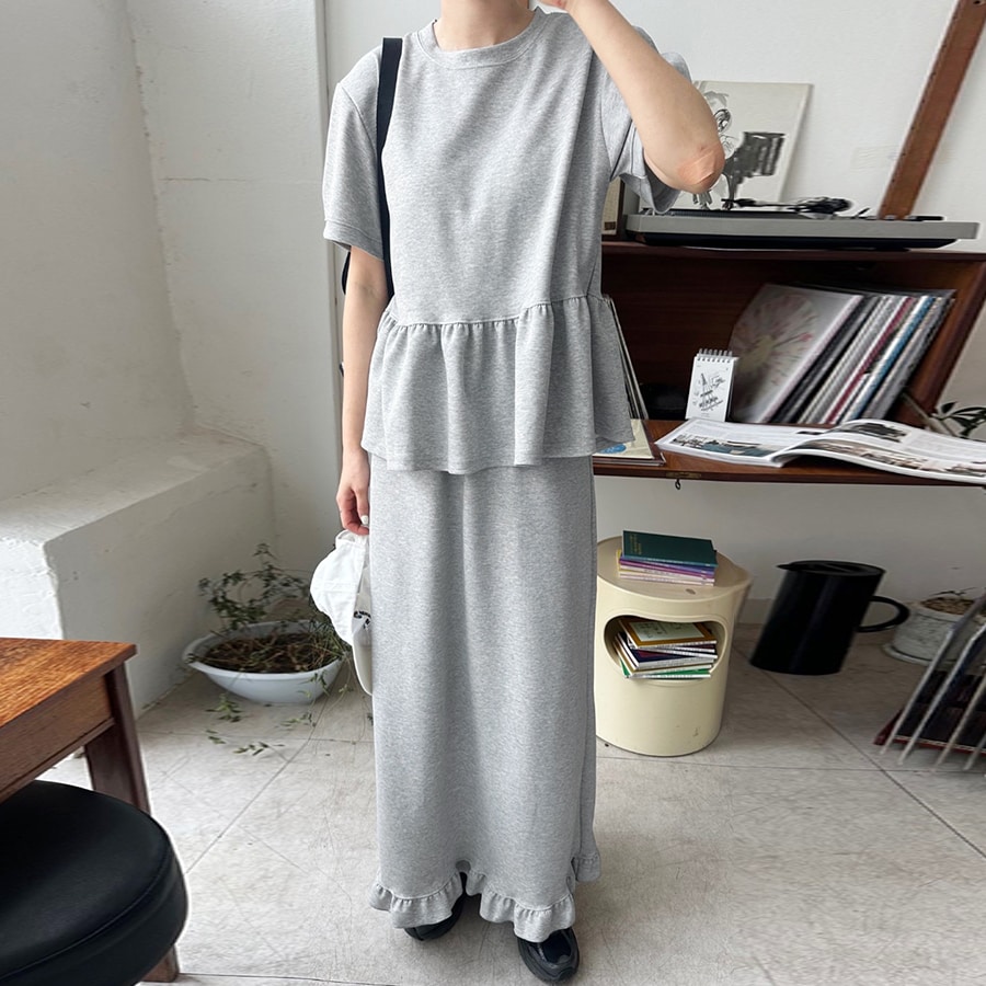 ストレートスカート＆ペプラム風トップス セットアップ／ドゥーベル（Doux Belle）