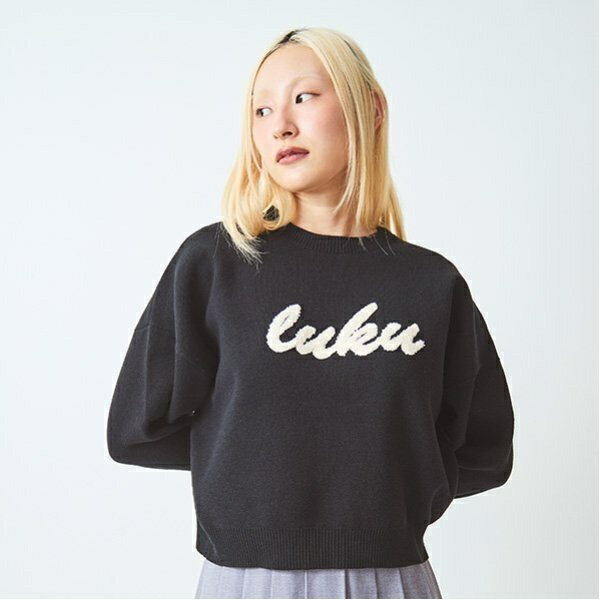 刺繍ロゴニットプルオーバー／ルクナーリー（LUKU nari）