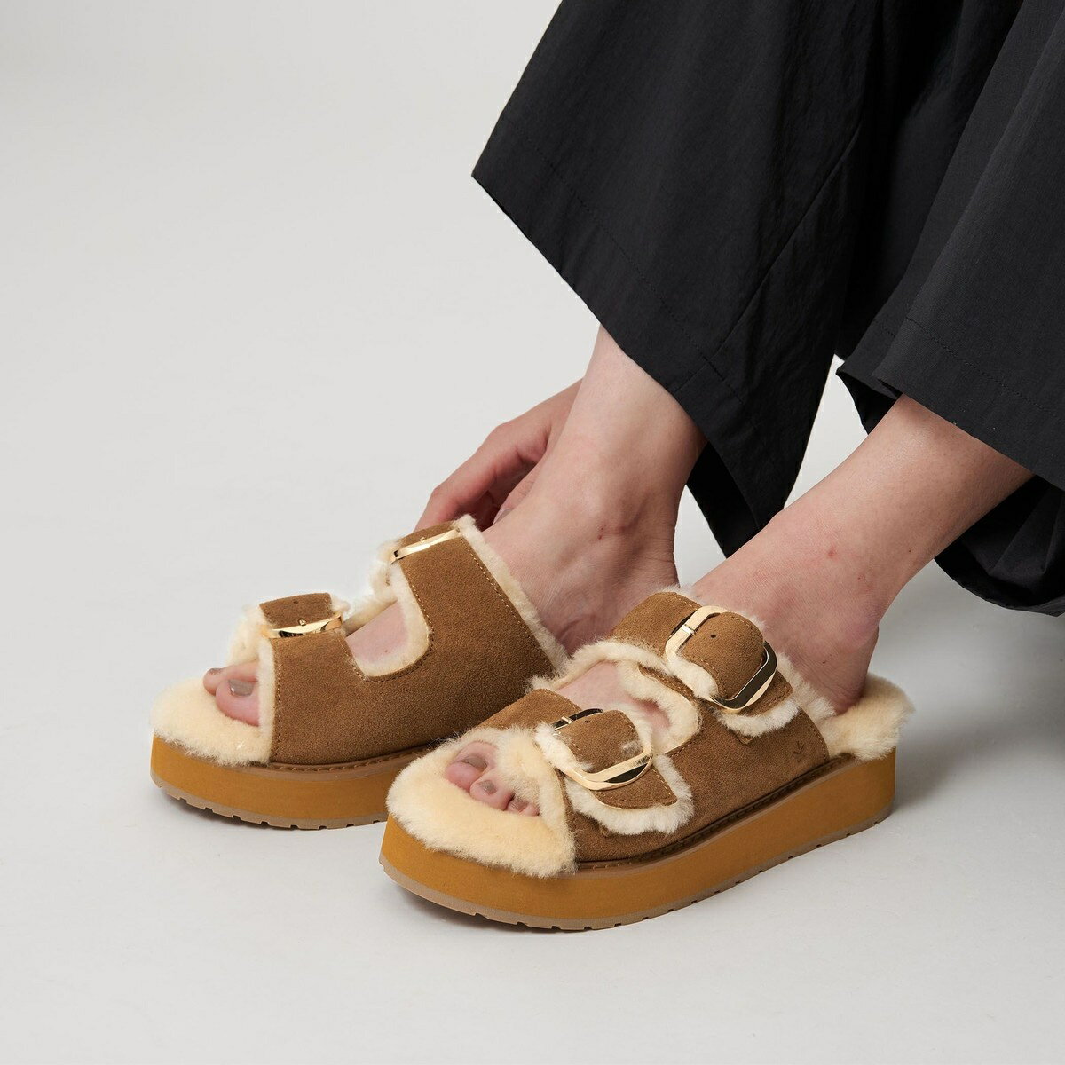 ＜EMU Australia＞ムートン バックル サンダル／ビューティー＆ユース ユナイテッドアローズ（BEAUTY＆YOUTH）のサムネイル