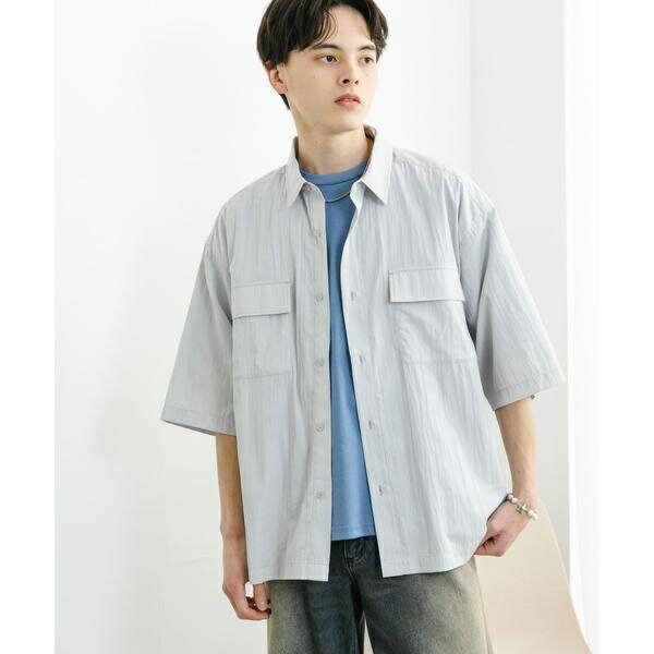 [型番：AAA5-13A109]シボ感のあるナイロン生地のカジュアルシャツ〇リラックス感のあるボックスシルエット〇カジュアルながらもステッチワークはコンパクトでスタイリッシュな印象〇夏らしい軽やかな色展開がポイントstylingワッシャーナイロンの軽やかさやほどよい光沢感を引き立てるモノトーンコーデやスポーツテイスト、リラックススタイルでのコーディネートがおすすめ。material着心地軽やかなワッシャーナイロン生地【2025 Spring／Summer】【25SS】※直射日光や蛍光灯に長時間あたると変色したり、色褪せすることがありますのでご注意ください。※商品画像は、光の当たり具合やパソコンなどの閲覧環境により、実際の色味と異なって見える場合がございます。予めご了承ください。※商品の色味の目安は、商品単体の画像をご参照ください。▼お気に入り登録のおすすめ▼お気に入り登録商品は、マイページにて現在の価格情報や在庫状況の確認が可能です。 お買い物リストの管理に是非ご利用下さい。素材感透け感 : ややあり伸縮性 : なし裏地 : なし光沢 : なしポケット : あり■カラー：ライトブルー、イエロー、ライトグレーM：肩幅:56cm 、着丈:68cm 、身幅:67cm 、袖丈:30cmL：肩幅:58cm 、着丈:70cm 、身幅:70cm 、袖丈:31cm※(　)で表記されている数字はヌードサイズです。ヌードサイズとは衣服を身につけない身体のサイズです。お客様ご自身の身体サイズと比較してお選びください。 ■素材： ポリエステル75% ナイロン25% ■お手入： &nbsp;&nbsp;>>商品のお取り扱い方法 ■原産国： 中国ワッシャーナイロンショートスリーブシャツ／センスオブプレイスバイアーバンリサーチ（SENSE OF PLACE）ライトブルーイエローライトグレー画面上と実物では、多少色具合が異なって見える場合がございます。