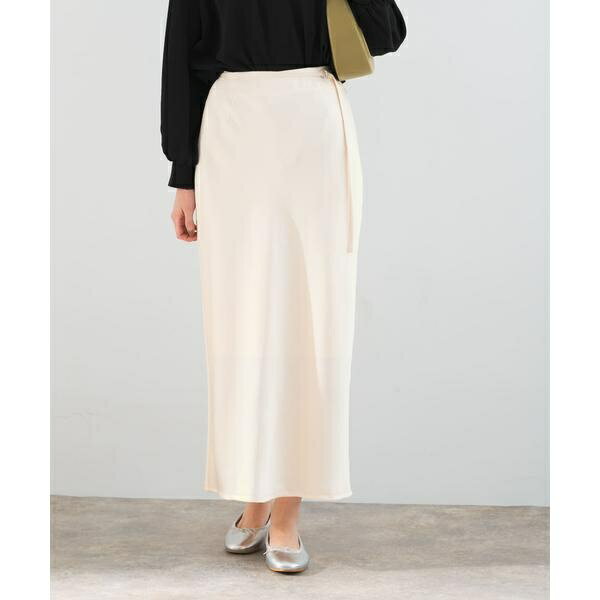 丸井（マルイ）楽天市場店のリップルサテンスカート／アーバンリサーチ ロッソ（URBAN RESEARCH ROSSO）｜アングル2