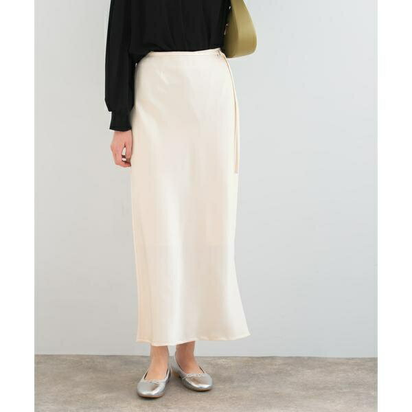 丸井（マルイ）楽天市場店のリップルサテンスカート／アーバンリサーチ ロッソ（URBAN RESEARCH ROSSO）｜アングル3