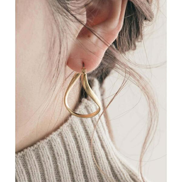 ネジリフープピアス／スメリー（SMELLY）