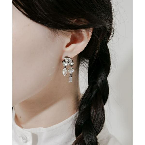 ビジュースウィングピアス／スメリー（SMELLY）