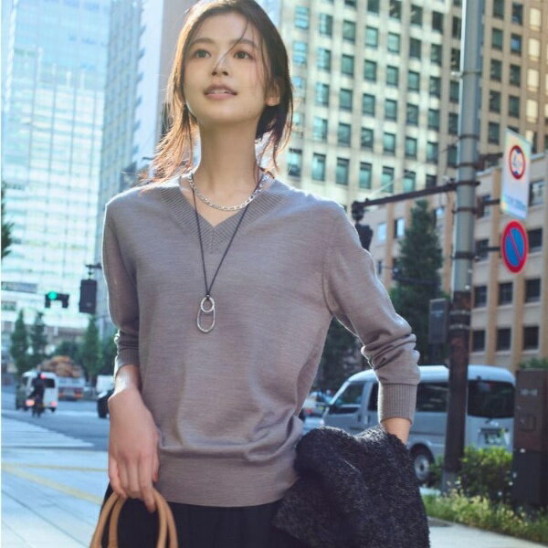 【洗えるきれいめ】Vネックプルオーバーニット／アンタイトル（UNTITLED）