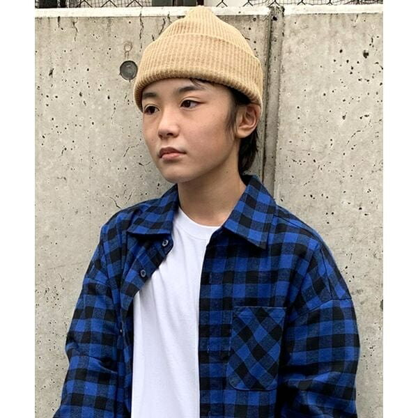 [型番：3723406]オリジナルブランド「ACCENT by GLAZOS」から、ニットキャップの登場です。伸縮可能なリブ編みで、シンプルなデザインに仕上げました。ちくちくしにくいアクリル100%も嬉しいポイント♪カラーも6色取り揃えておりますので、秋冬のコーディネートに差し色でプラスするのもおススメです。【モデル】身長151cm、体重40kg　着用サイズ：フリー（グレー、オレンジ）身長149cm、体重37kg　着用サイズ：フリー（ベージュ）身長159cm、体重42kg　着用サイズ：160cm（グレー）※モデル着用の商品は、こちらのページの商品以外は参考イメージとなっております。■カラー：ベージュ、シロ、オレンジ、パープル、クロ、グレー※(　)で表記されている数字はヌードサイズです。ヌードサイズとは衣服を身につけない身体のサイズです。お客様ご自身の身体サイズと比較してお選びください。 ■素材： アクリル100% ■お手入： 洗濯方法は商品タグをご確認ください&nbsp;&nbsp;>>商品のお取り扱い方法 ■原産国： 中国【大人向けサイズあり】リブニットワッチキャップ／グラソス（GLAZOS）ベージュシロオレンジパープルクログレー画面上と実物では、多少色具合が異なって見える場合がございます。