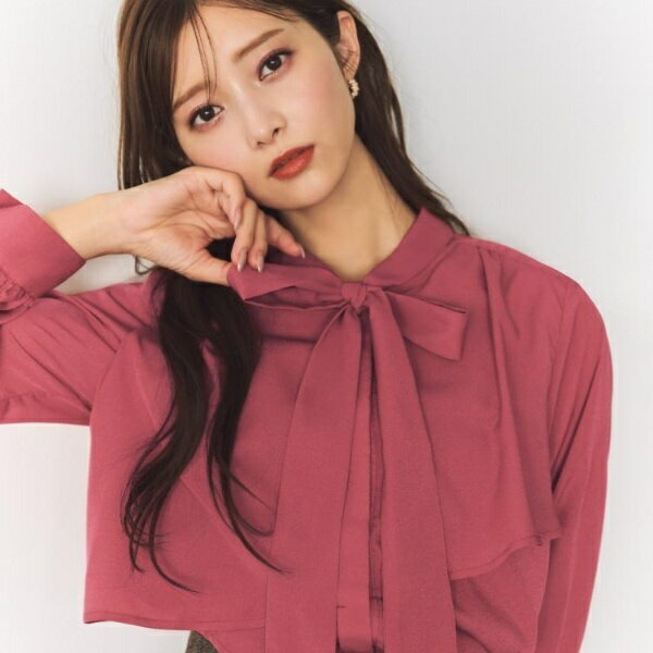 アシンメトリーレイヤードボウタイブラウス【洗濯機OKイージーアイロン防シワ】《XS～3L5col》／インデックス（index）