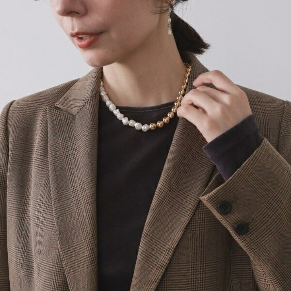 メタル×フェイクパール ショートネックレス／オペークドットクリップ（OPAQUE.CLIP）