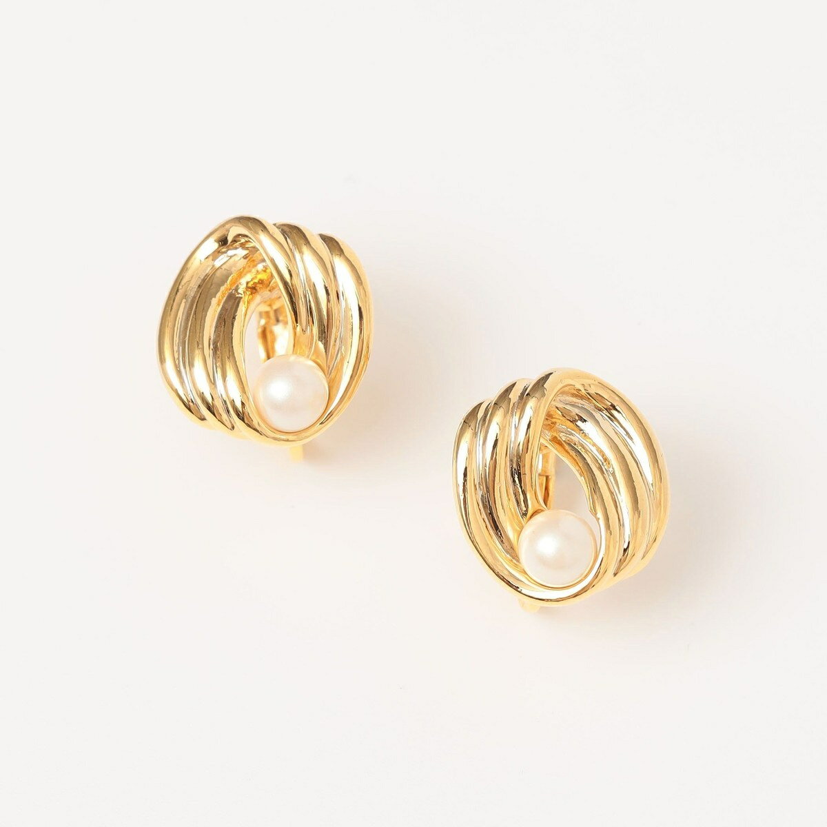 quaranciel: ツイスト イミテーション パール イヤリング／カランシエル（quaranciel）