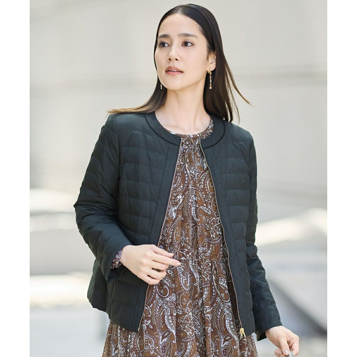 【カタログ掲載】ライトダウンリバーシブルノーカラー ジャケット／自由区（JIYU-KU）