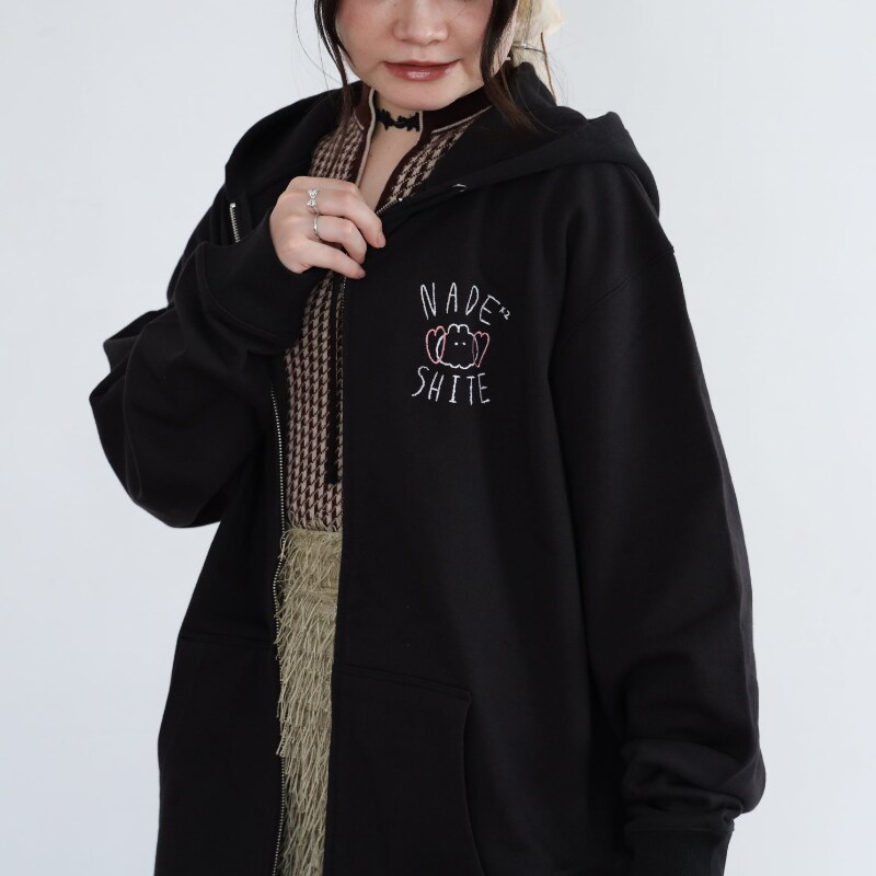 MK518　NADENADE刺繍ZIPパーカ／ブラックM／もくもくちゃん（MokMokchan）