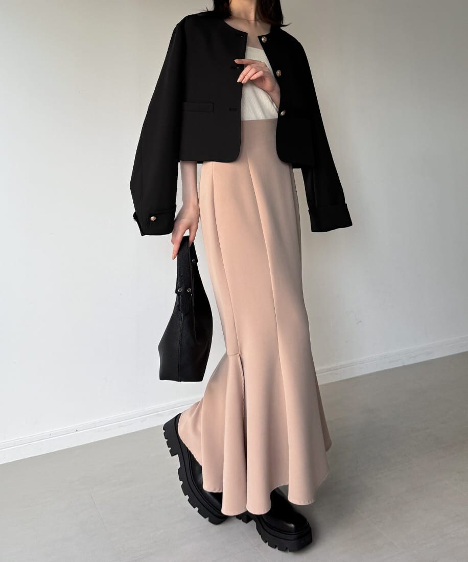 金釦ショート丈ノーカラージャケット／ジュノア（JUNOAH）