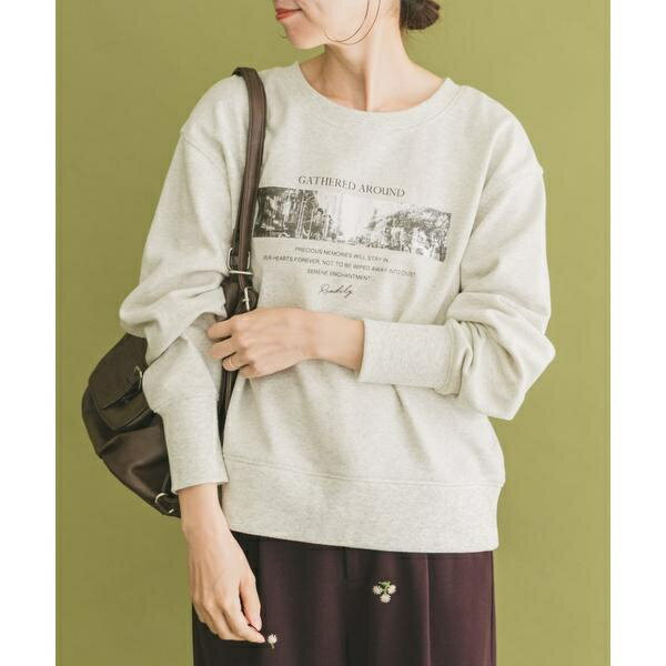 フォトプリントスウエット／アイテムズ アーバンリサーチ（ITEMS URBAN RESEARCH）