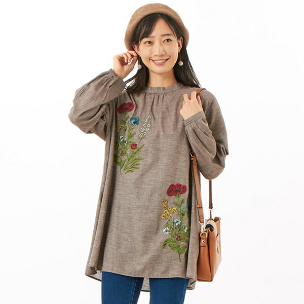 コットンビエラ先染めシャンブレービッグポピーブーケ刺繍チュニックブラウス／スーパーハッカ（SUPER HAKKA）
