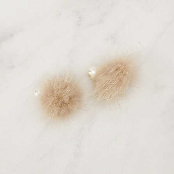 リバーシブルファーパール調ピアス／グローブ（grove）