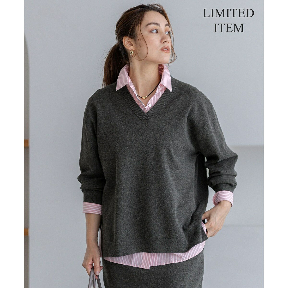 【Lサイズ限定/洗える】ヴィスコースストレッチ Vネック ニット／23区（23KU）(4)