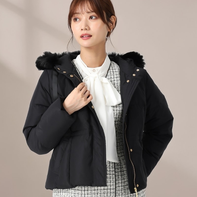 上品リボンと調整ウエストで着映える万能アウター。25秋冬新作 グログランリボンフードショートダウン／ミッシュマッシュ（MISCH MASCH）