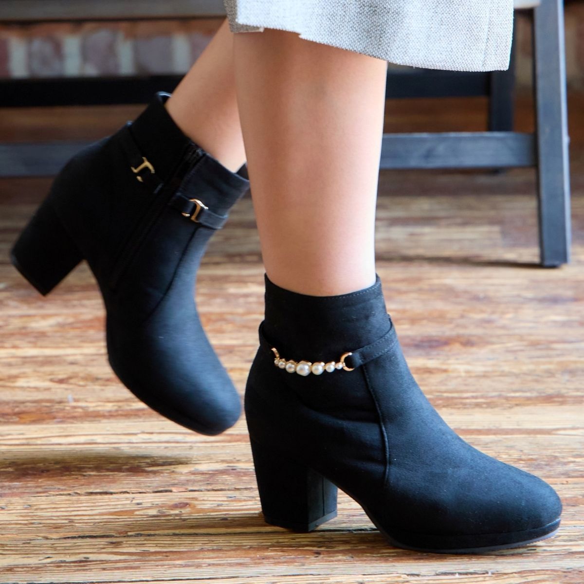 lus. パールビットショートブーツ 6.5cmヒール ストーム付き ふわふわインソール／ラスドット（lus.）