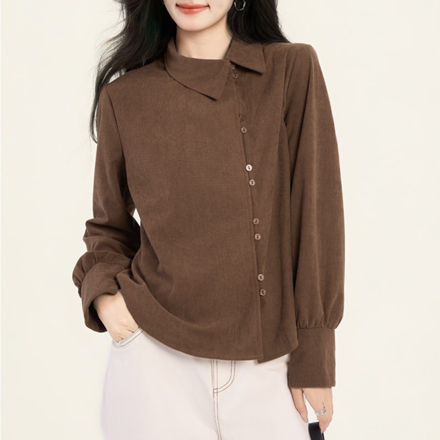 アシメボタン×バックタックブラウス／ドゥーベル（Doux Belle）