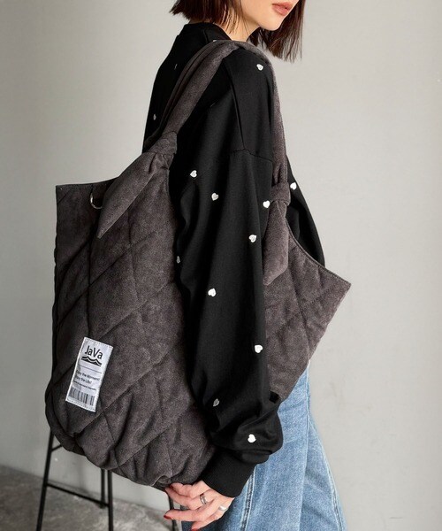 《JaVaジャバ コラボ》大容量！スウェードライクキルティングトートバッグ（チャームフック付き）／クラシカルエルフ（Classical Elf）