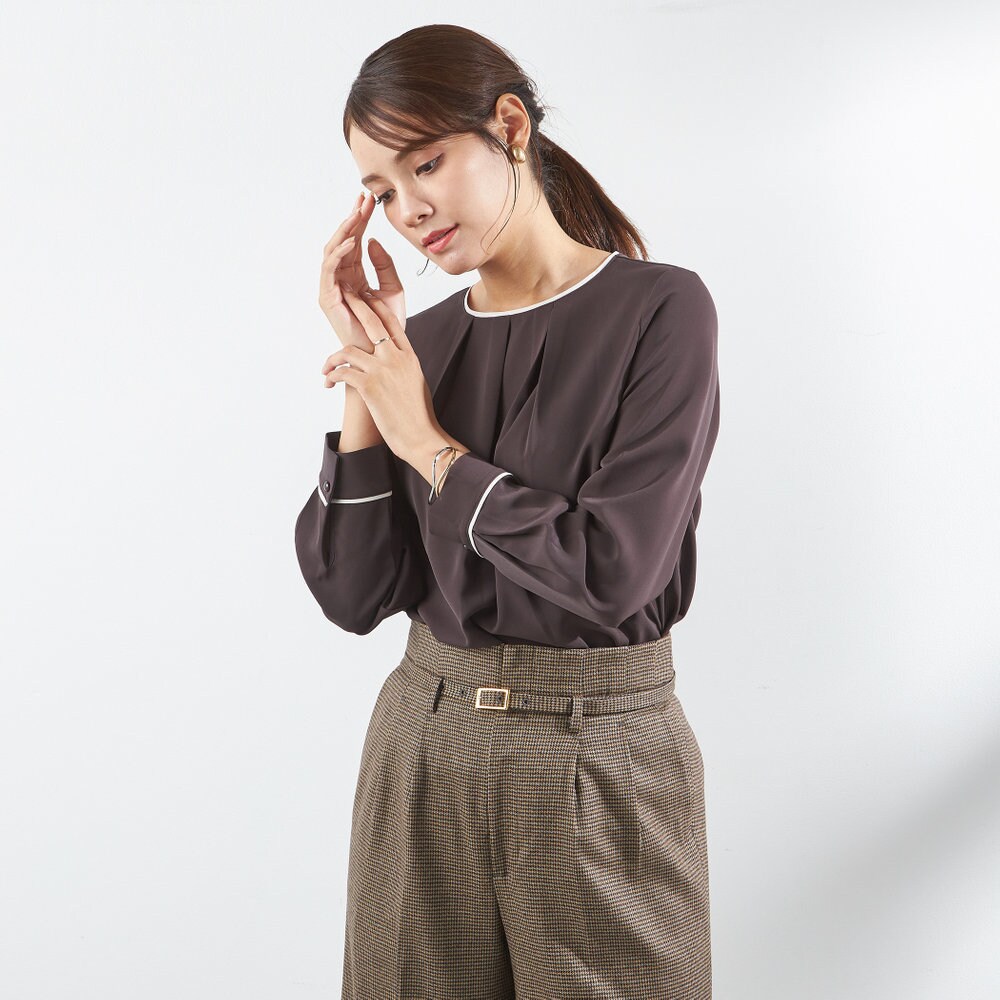 【長袖】洗えるタックプルオーバー ブラウス ブラウン バイカラー ストレッチ UV加工／スーツセレクト（SUIT SELECT）