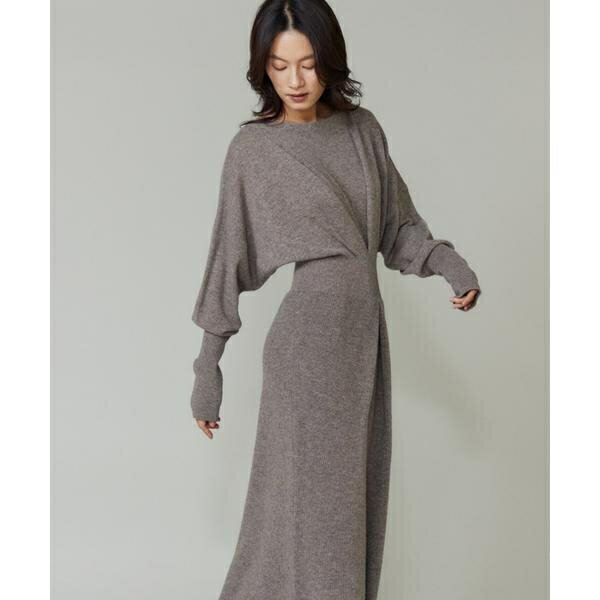 タックデザインニットワンピース／ラベイユ バイ スーペリアクローゼット（la veille by SUPERIOR CLOSET）