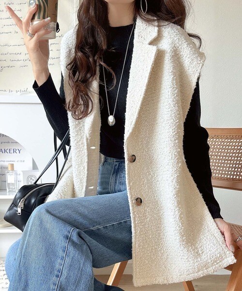 シンプルで洗練された大人の雰囲気を演出。サイドベルトブークレシングルジレベスト（秋冬）／クラシカルエルフ（Classical Elf）