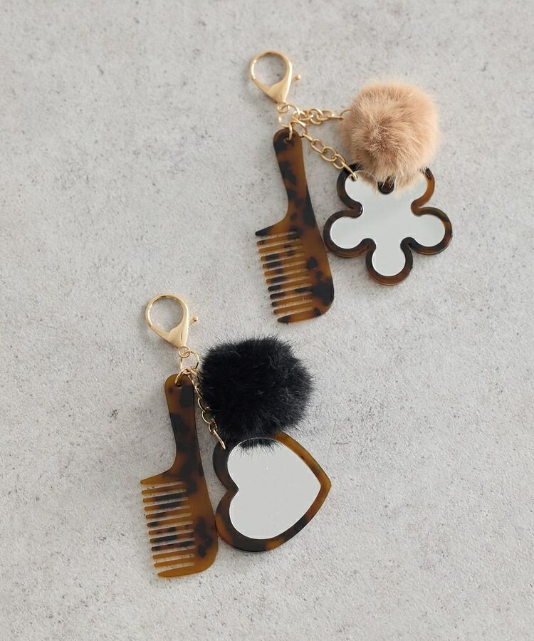 ファーポンポン+べっ甲柄ミラー付きチャーム/アースミュージック&エコロジー(earth music&ecology)