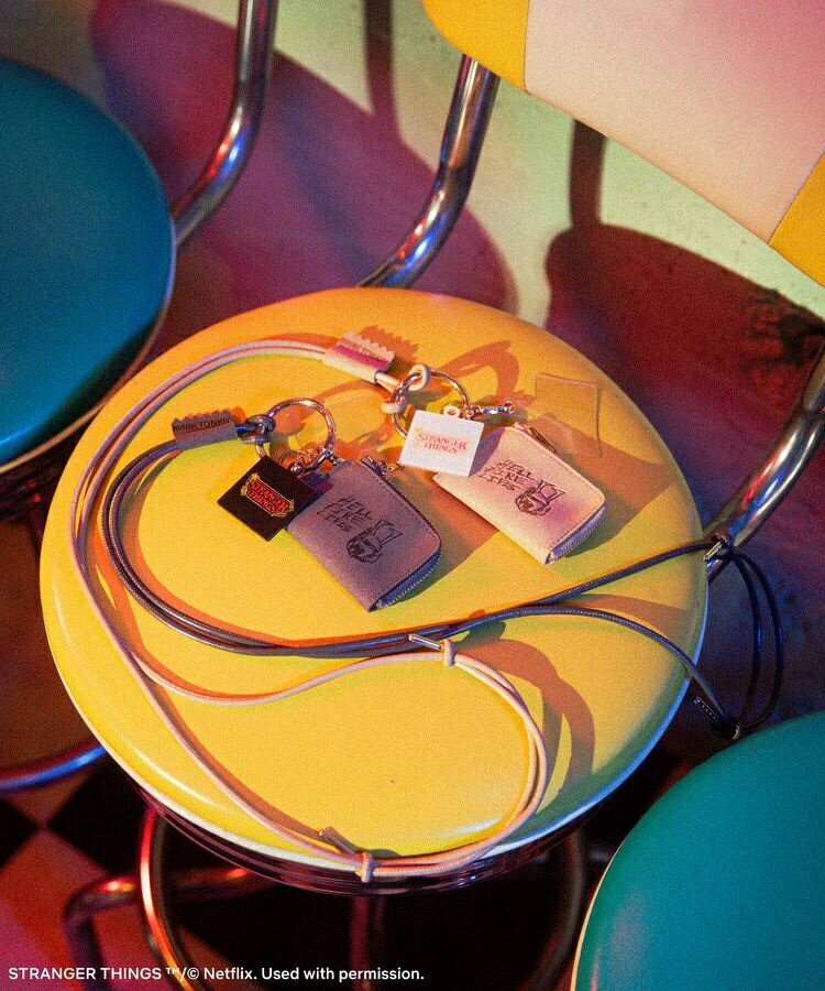 ■STRANGER THINGS×MINNETONKAモバイルストラップ／グリーンパークス（Green Parks）